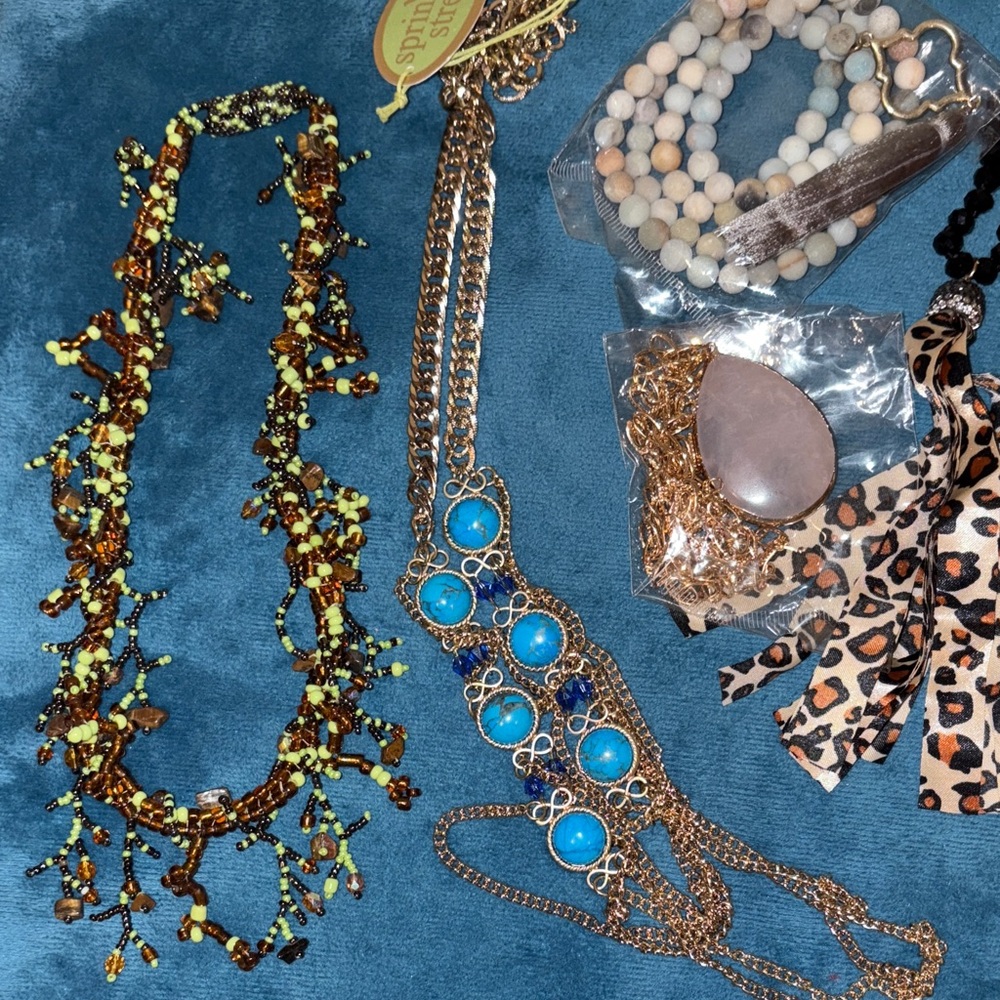 Assorted Jewelry Collection - Picture 5 of 8